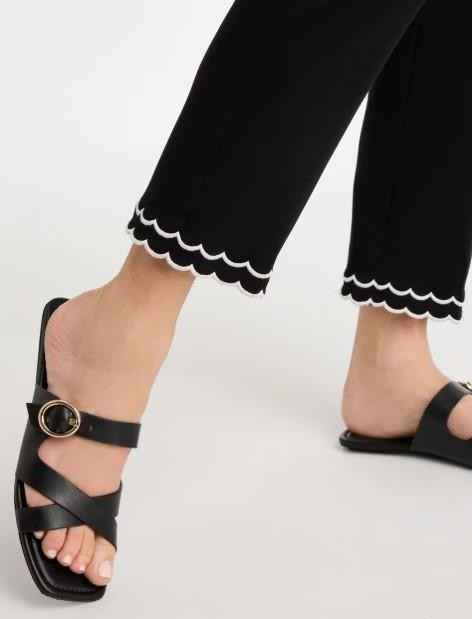 NWT Chico's Contrast Scallop Brigitte™ Slim Crop Pant
