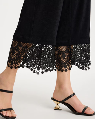 NWT Chico's Travelers™ Lace Trim Cropped Pants